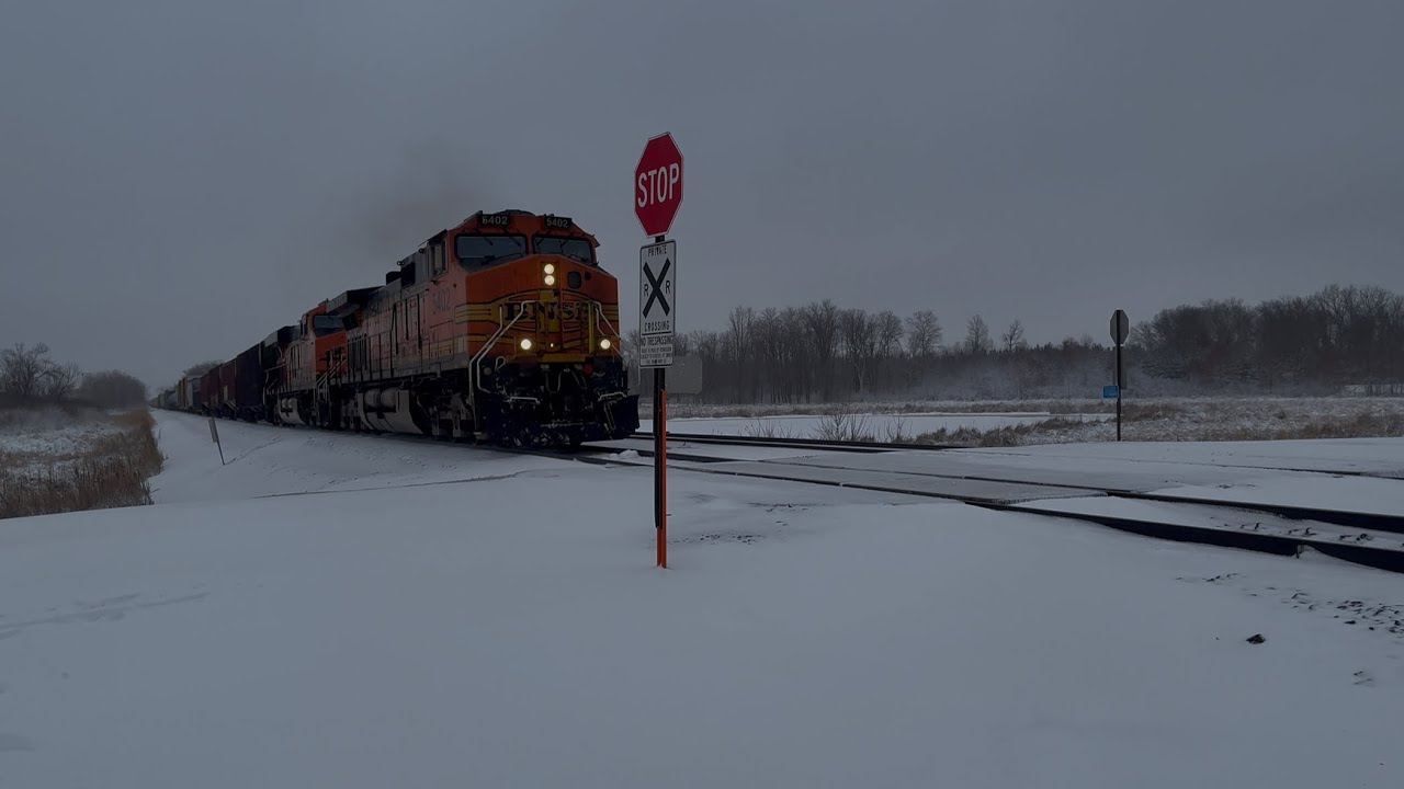 BNSF #5402 leads this 2x0 manifest 