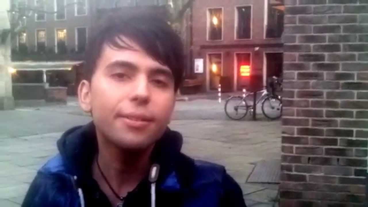 Lehrer Daniel Krause interviewt schwulen Sch&uuml;ler