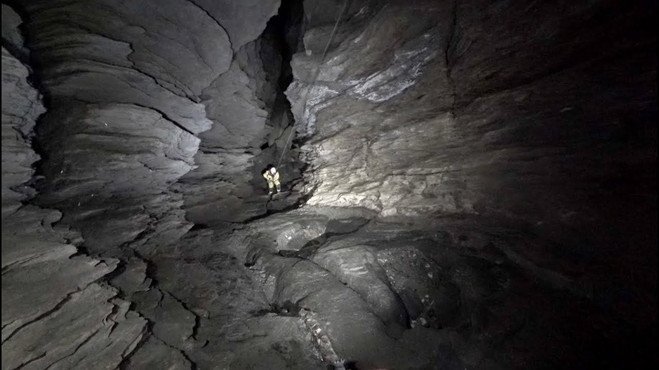 Into the Depths - 500 m deep caving in Råggejavreraige, Norway