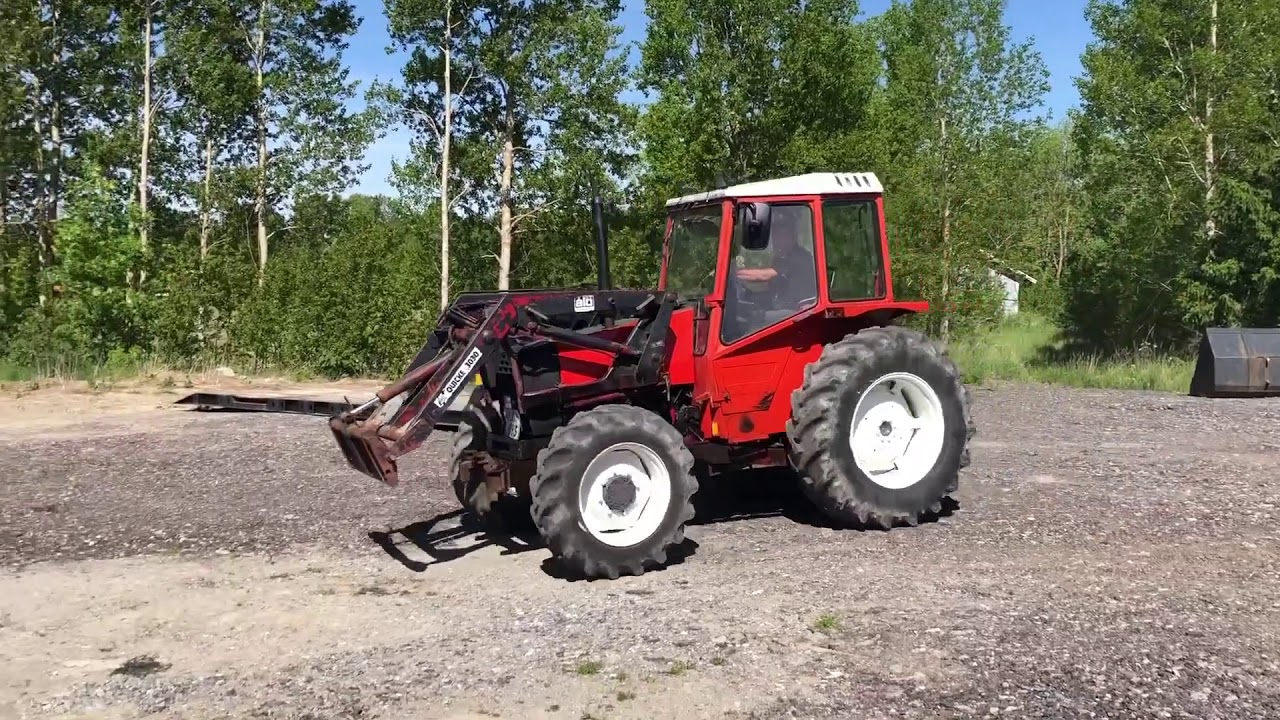 K&ouml;p Traktor Valmet 604 med huggarvagn och redskap p&aring; Klaravik
