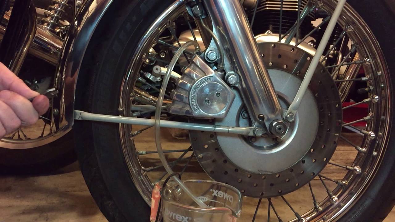 Andover Norton (Commando) - New 13mm Bore Master Cylinder Review (2) Disassembly