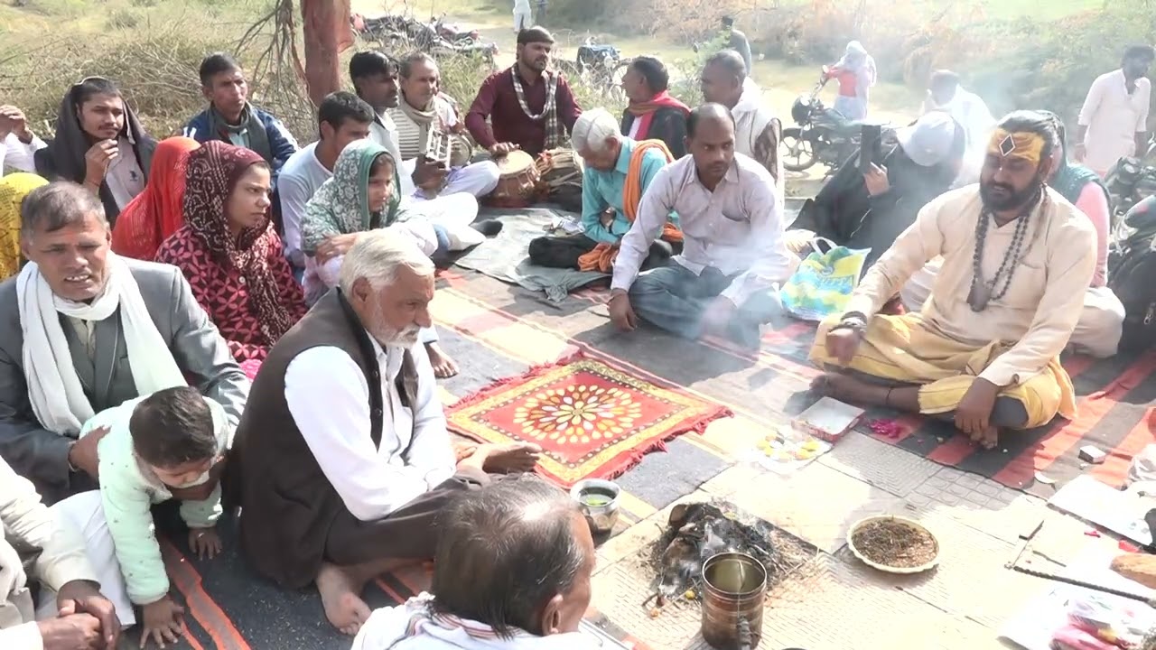 चामुंडा माता रानी का जन्मदिन मनाते हुए
