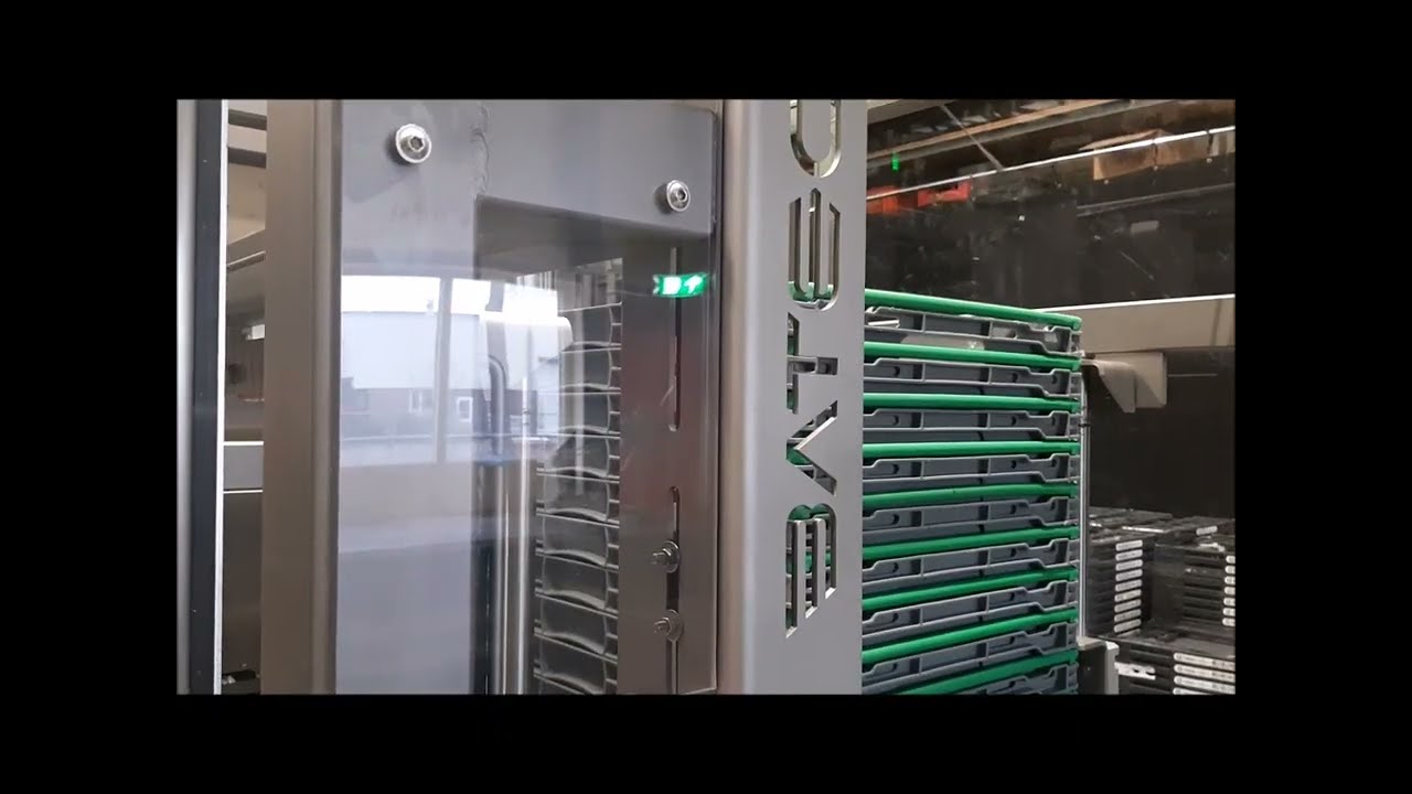 Klapkratten ontstapelen en openvouwen