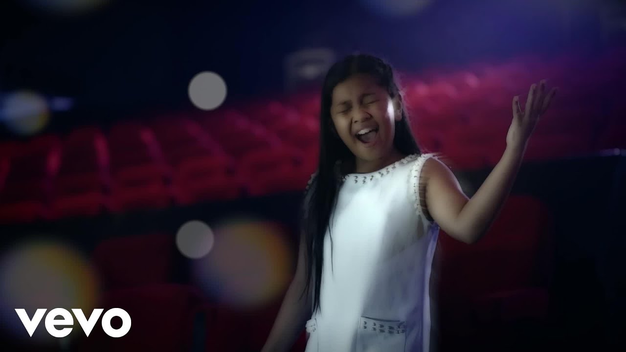 Elha Nympha - You'll Never Walk Alone