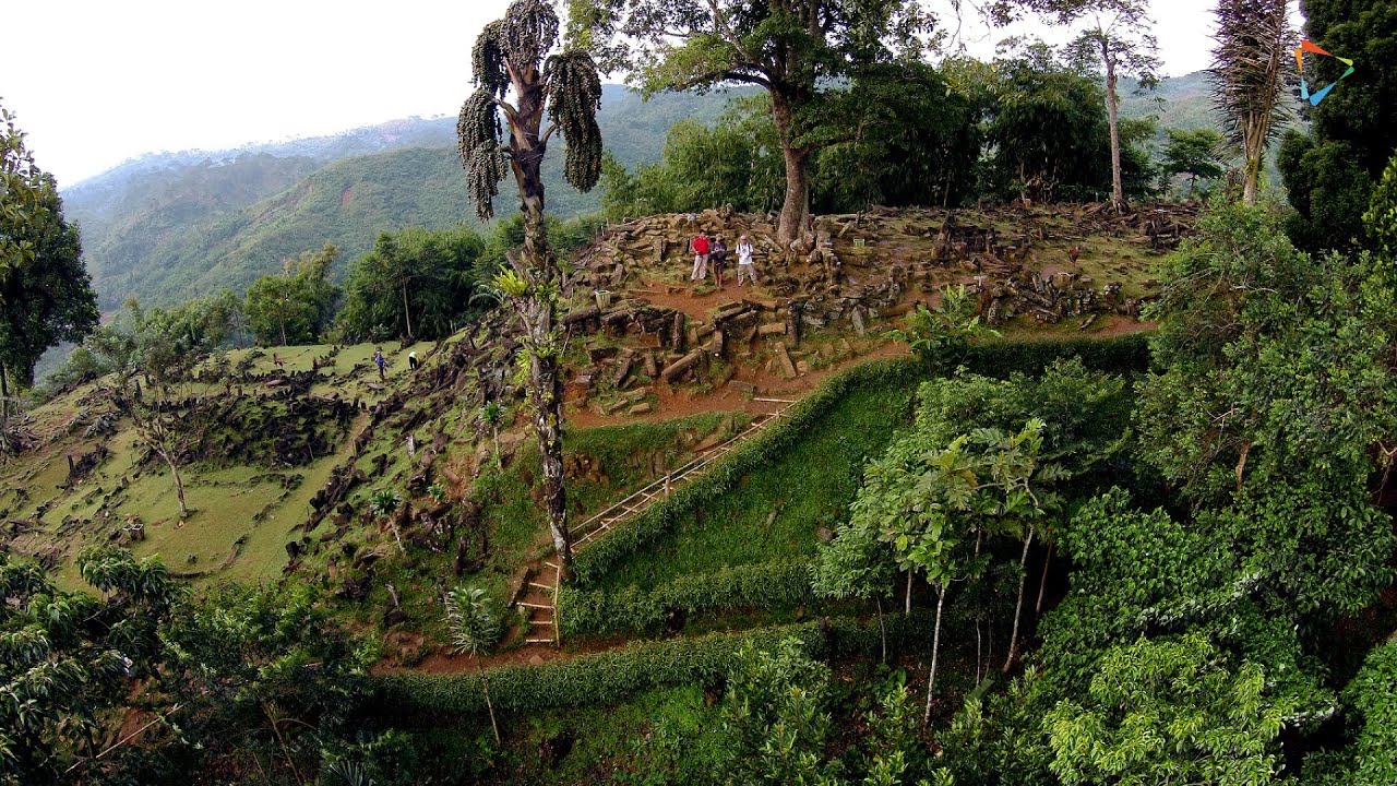DRONE JOURNALISM: Situs Megalit Gunung Padang