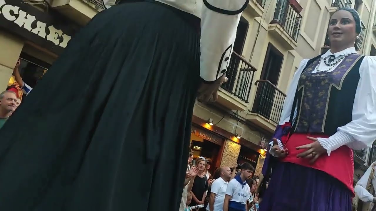 salida de lo gigantes de san sebastián 11 d'agost del 2024 ( semana grande)