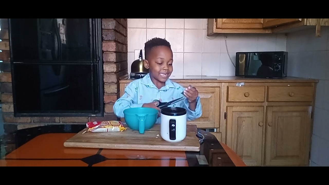 Kholos world of fun is making NOODLES 🍜 