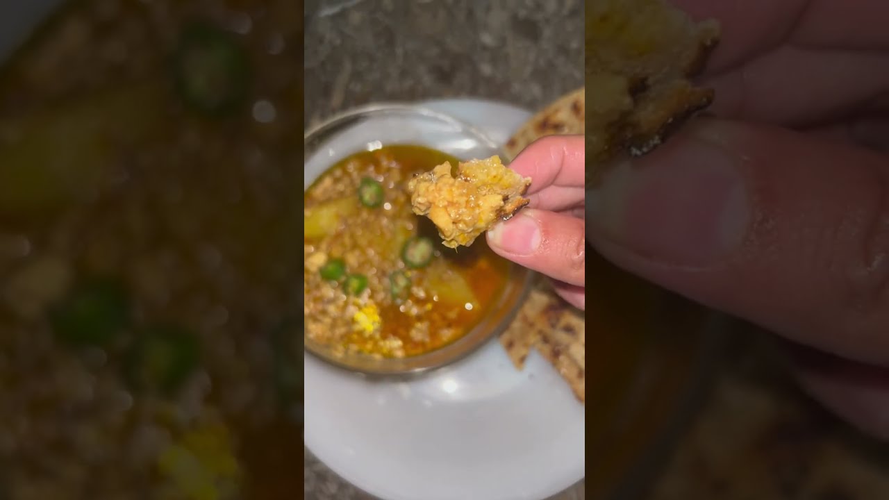 Mazedar Qeema Aloo Recipe| Spicy Chicken Qeema Aloo recipe | Sehri Special - Cooking with Shagufta 
