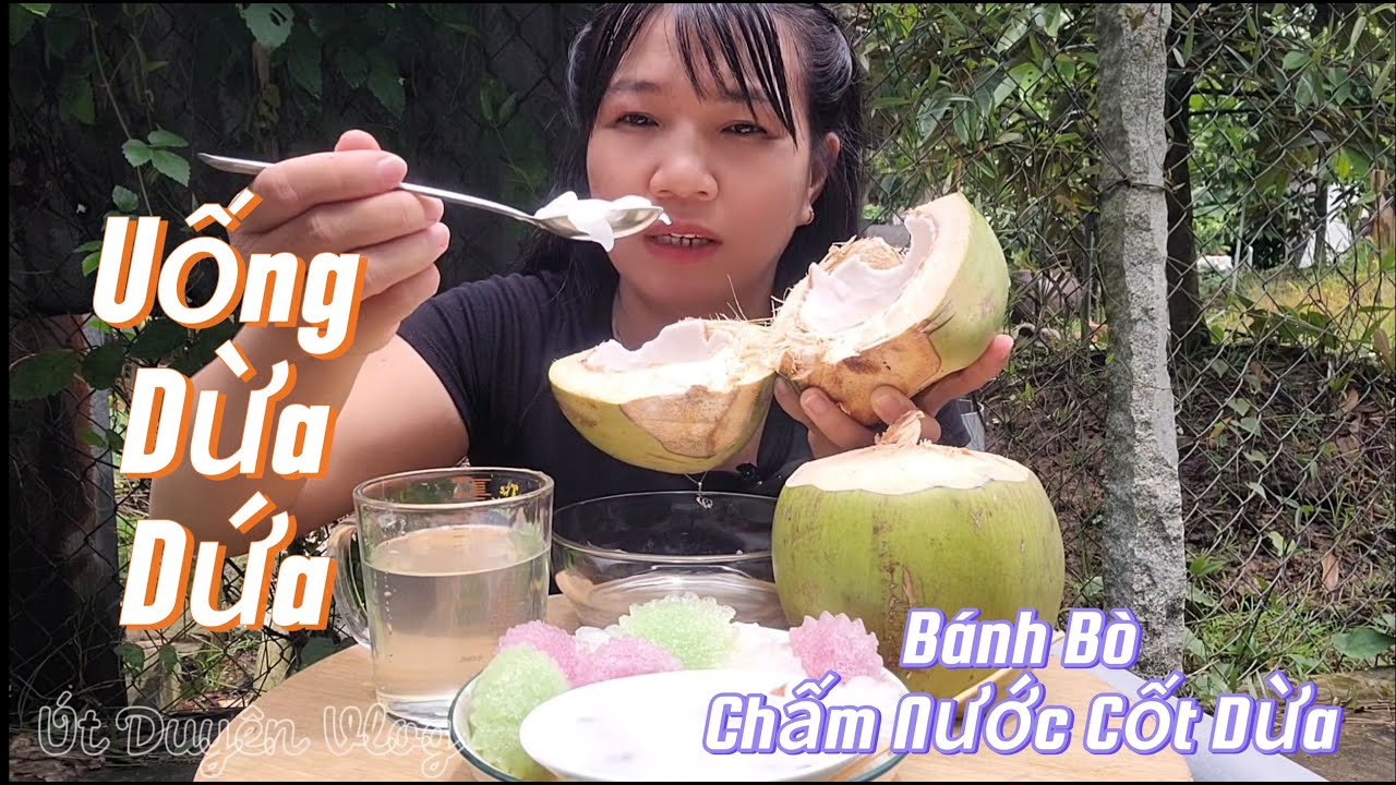 Uống Dừa Dứa và Ăn Bánh Bò Chấm Nước Cốt Dừa | Út Duyên Vlog #191