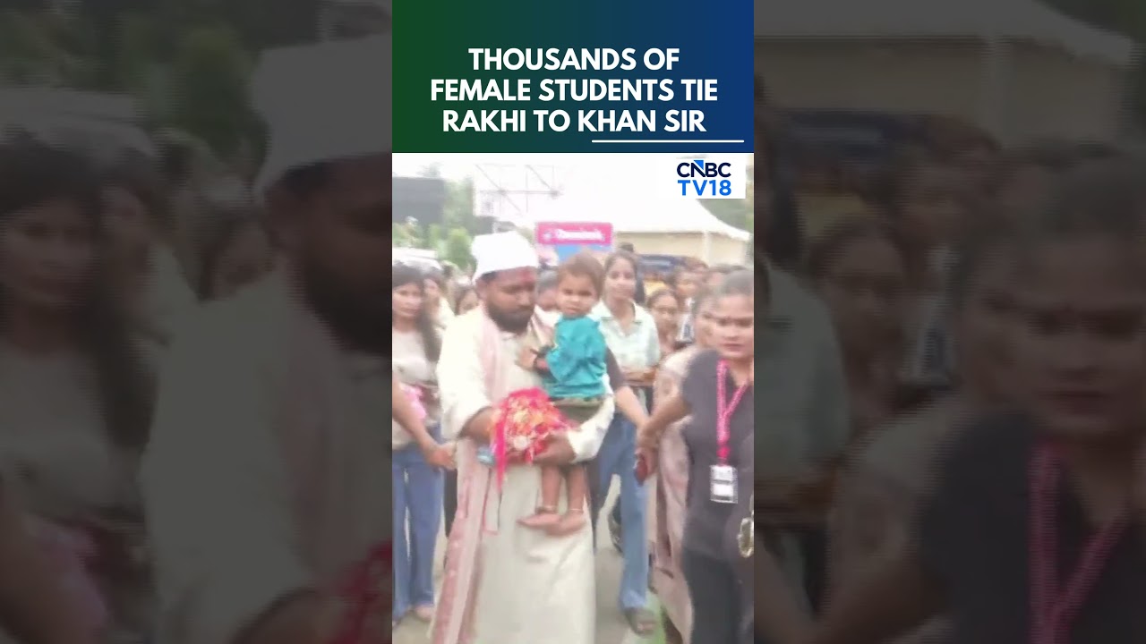 WATCH: Khan Sir Celebrates Raksha Bandhan As Thousands Of Female Students Tie Rakhi In Patna | N18S