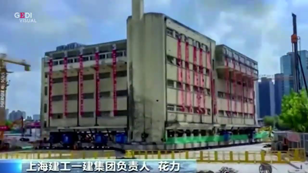 Shanghai, niente demolizione: un palazzo di cinque piani si sposta da solo su gambe robotiche
