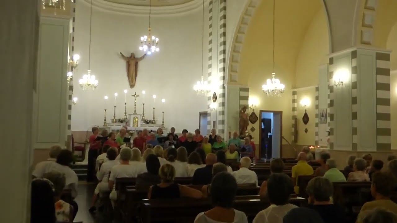 2023 September 3 - Calasetta, Sardinia - Sangstream sing 'Ca The Yowes', led by Corrina Hewat.