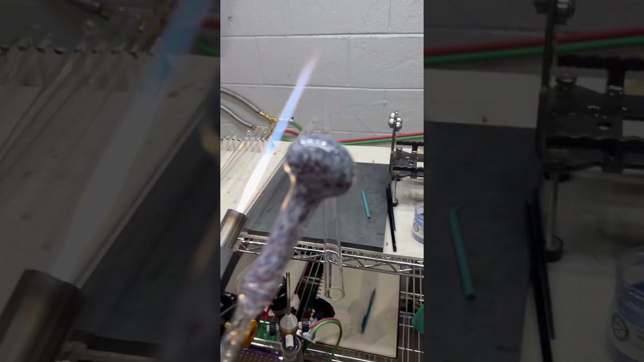 I made a USA themed PIPE!!! #glass #pipes #glassblowing