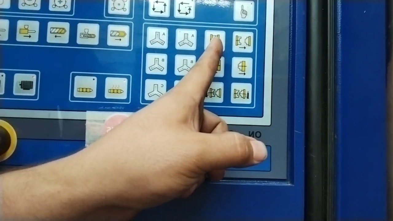 Identificación de botones en un tablero de una máquina inyectora