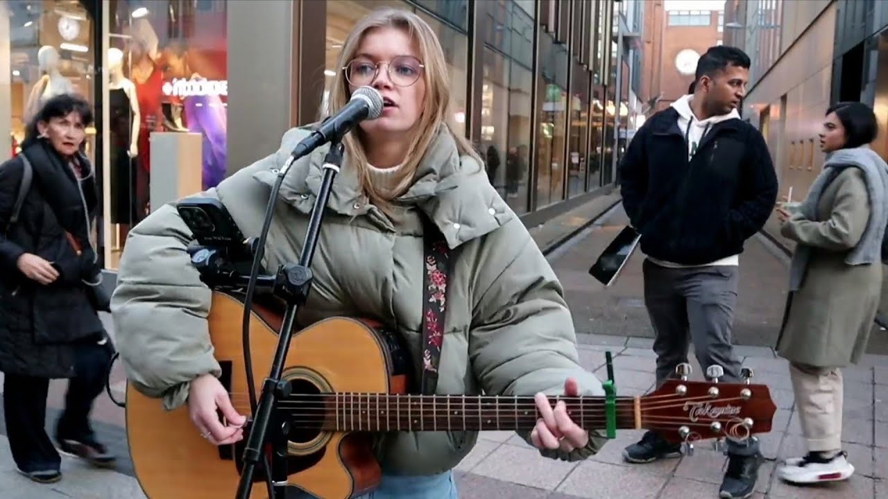 Адель (Someone Like You) в прекрасном исполнении Зои Кларк