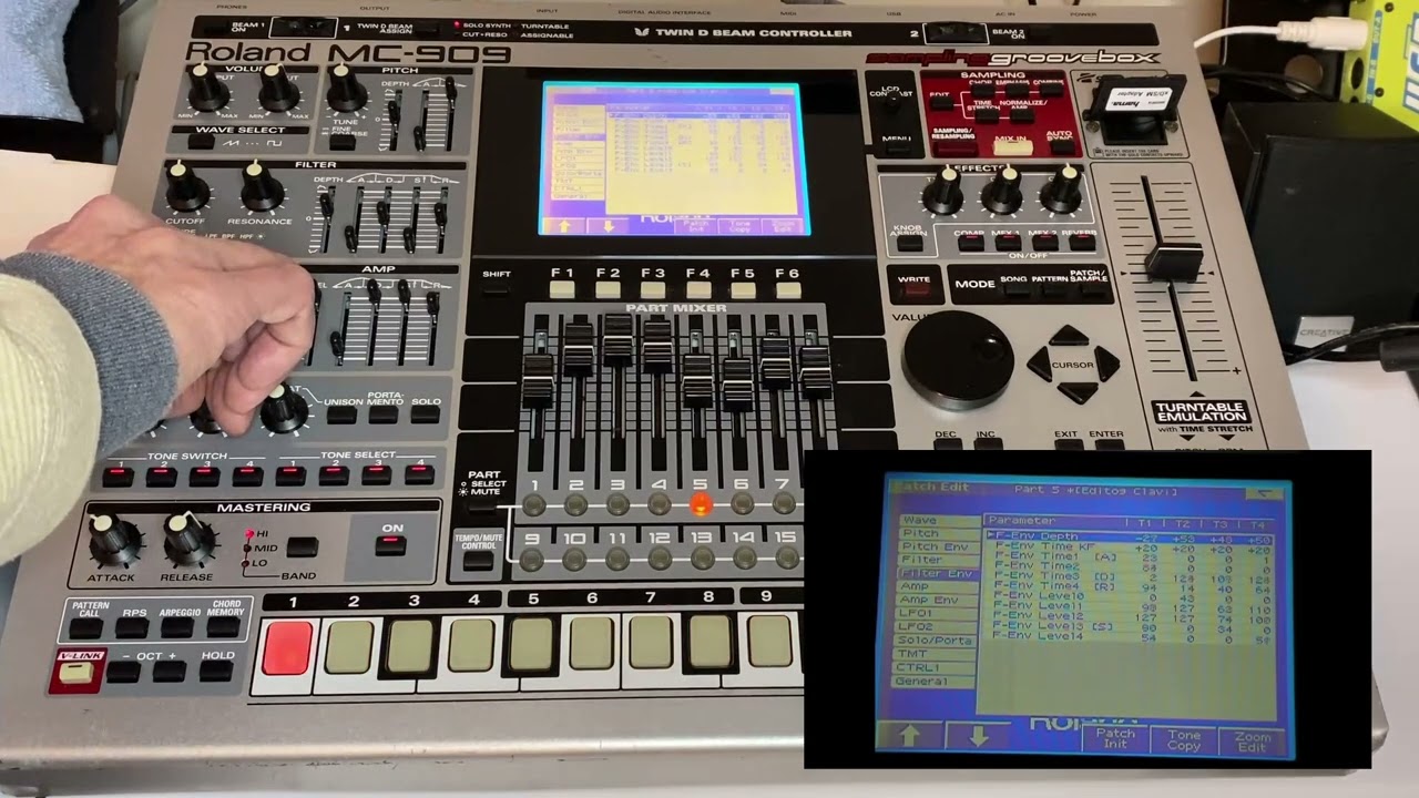 Roland MC-909 : Matrix Control 1 : Random Modify : Creative Control Demo