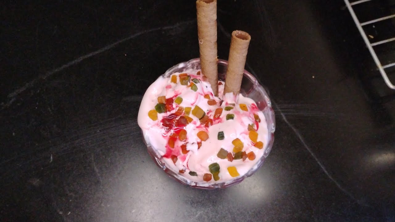 EASY STRAWBERRY ICE CREAM 🍦