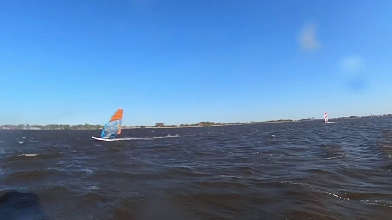 Windsurfen bei Ostwind am Großen Meer