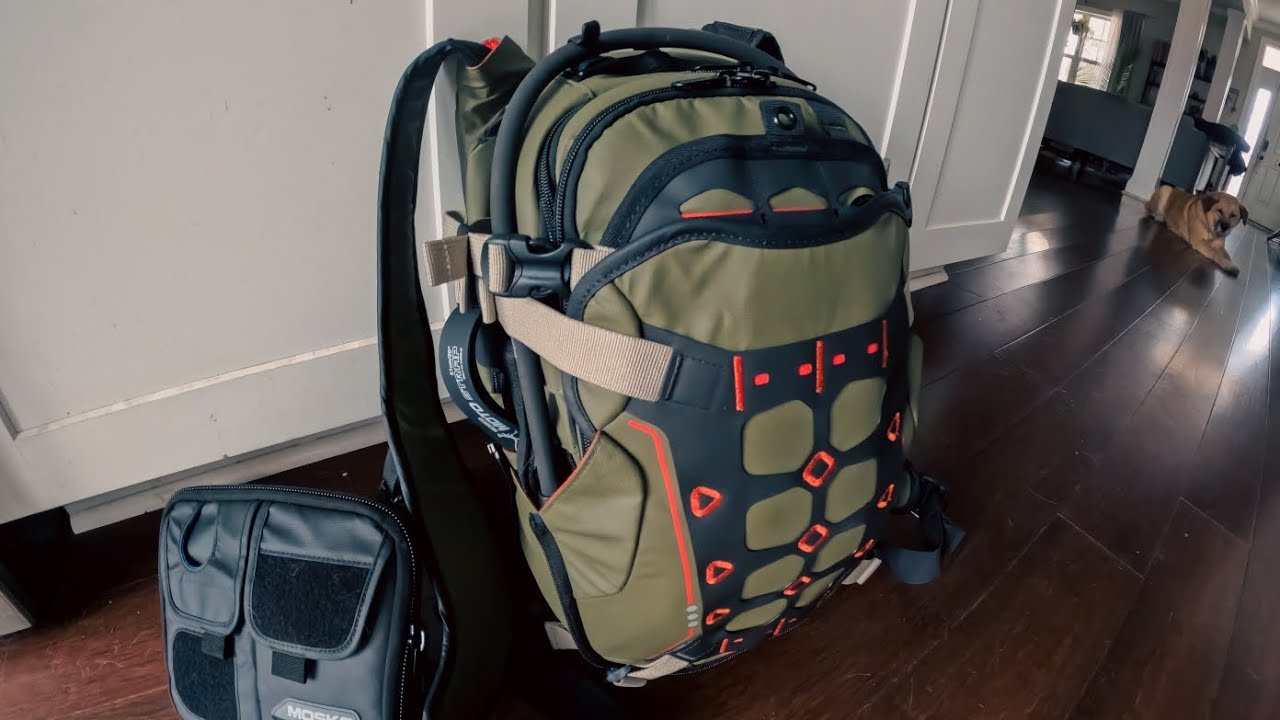 Mosko Moto Nomax tank bag and Wildcat backpack together.