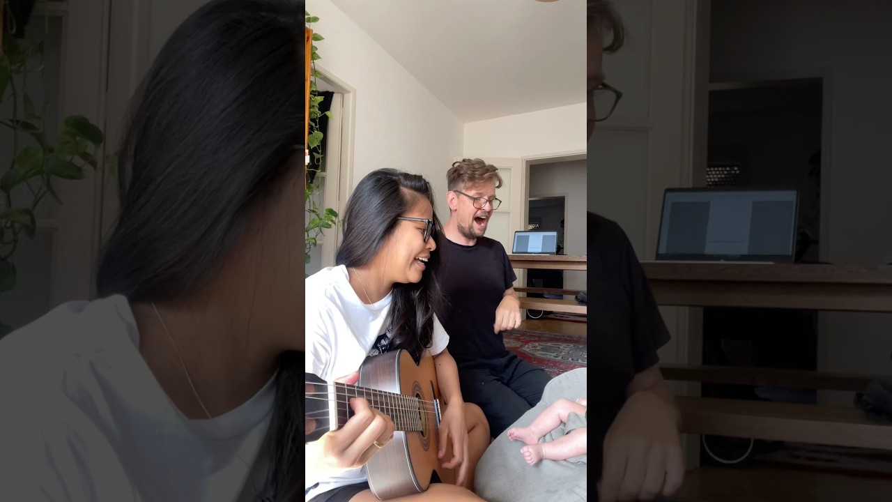 Singing don't worry for baby Shanti...🎶🌸💕
