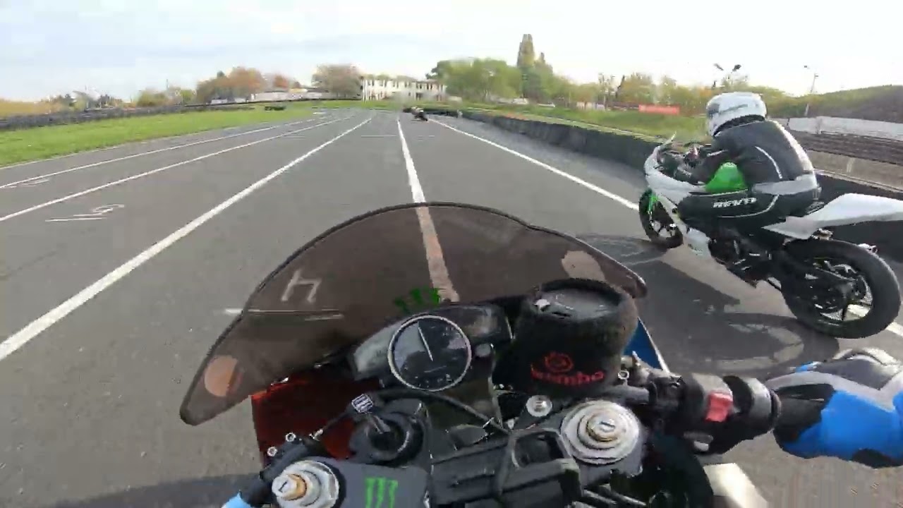 Ganiamy się z Marcinem po Radomiu - Yamaha R6 i Yamaha R3 (2022)