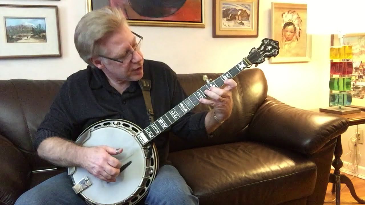 Bluegrass banjo lesson - fretting or left hand position - by Chris Quinn.