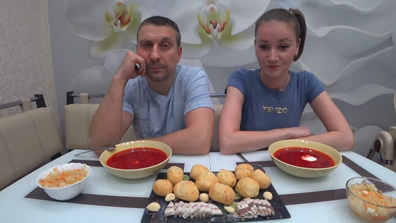 МУКБАНГ БОРЩ C САЛОМ КВАШЕНОЙ КАПУСТОЙ