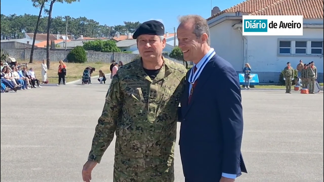 Cerimónia de outorga do estandarte nacional à 17.ª Força de Reação Rápida/­MI­NUSCA em São Jacinto