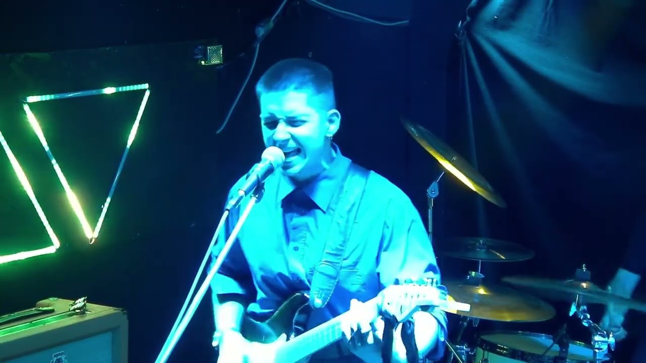 CERNIA - Chest Grenade (Live Axis Musique)