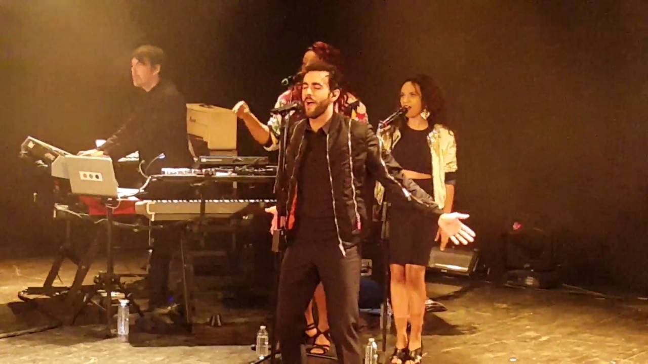 MARCO MENGONI, PARIGI,Le Trianon - UNA PAROLA/I FEEL LOVE/AND OF TIME/ IO TI ASPETTO