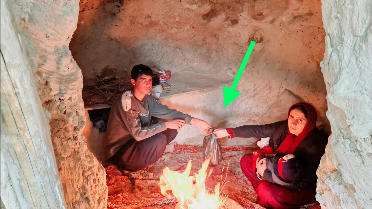 The homeless life of a nomadic mother and her 1-year-old child in a mountain cave