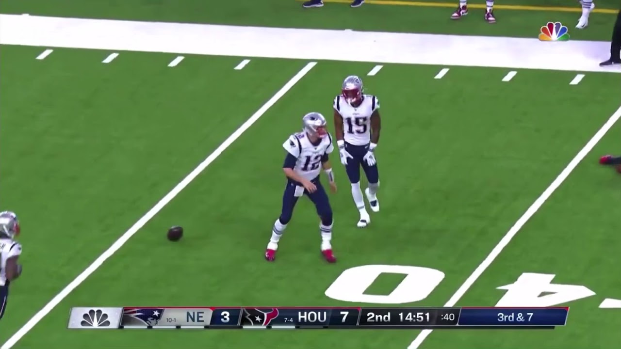 TOM BRADY TURNS INTO LAMAR JACKSON AND RUSHES FOR 13 YARDS ( highest rush since 2016)