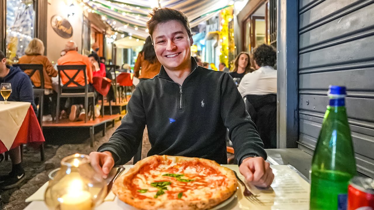 NAPOLI | una PIZZA alla PRIMA PIZZERIA DEL MONDO!