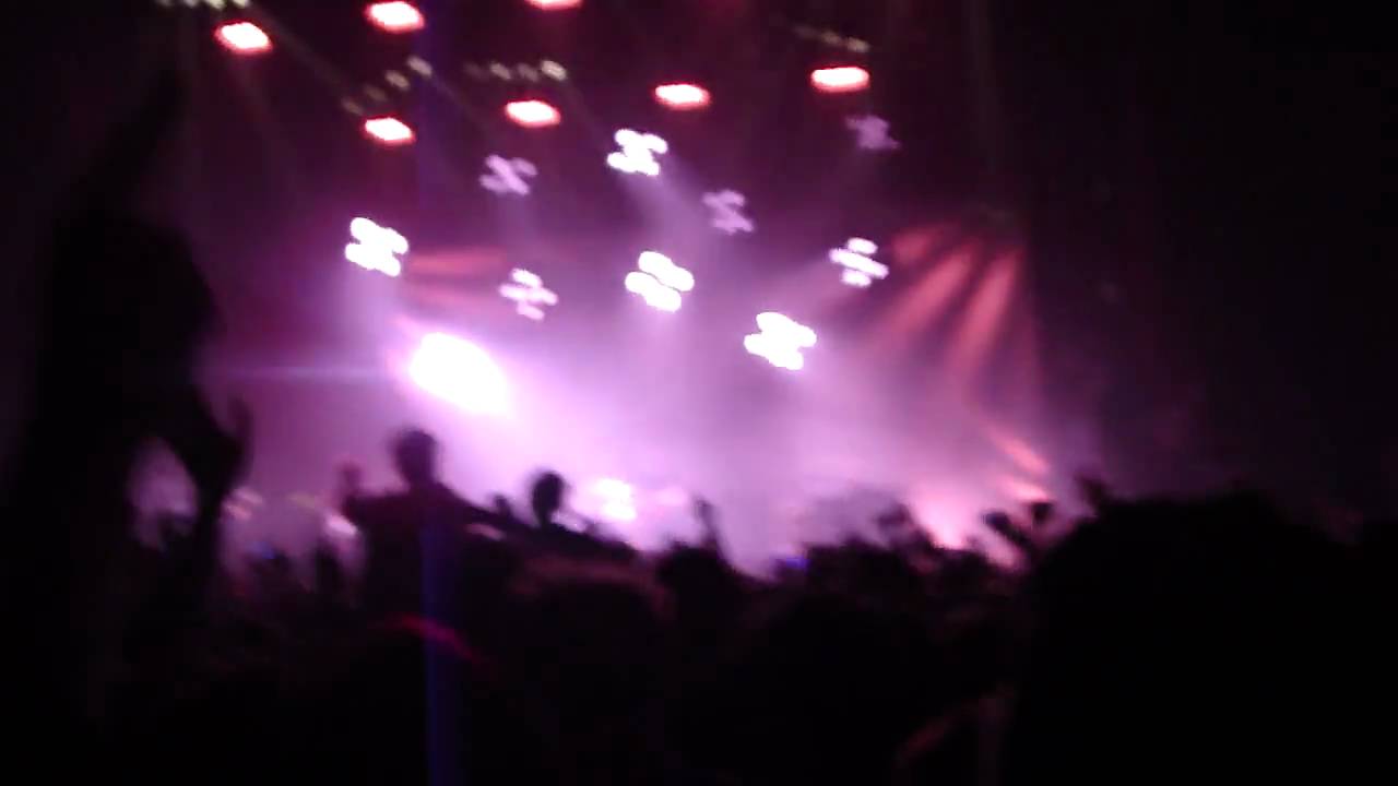 [HD] Arctic Monkeys - Fluorescent Adolescent & Mardy Bum Encore Live at Manchester MEN 21/11/09