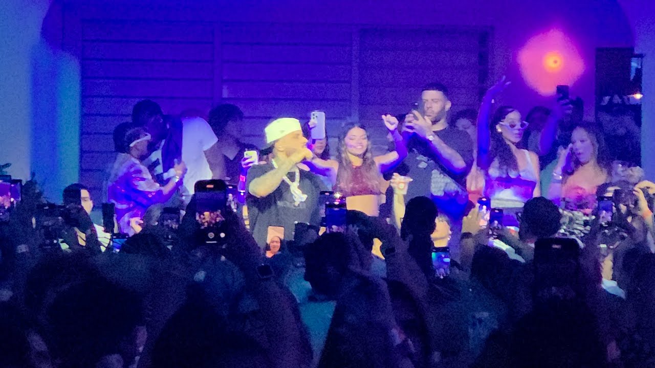 Nicky Jam &times; Bad Bunny La Residencia En El Choli 