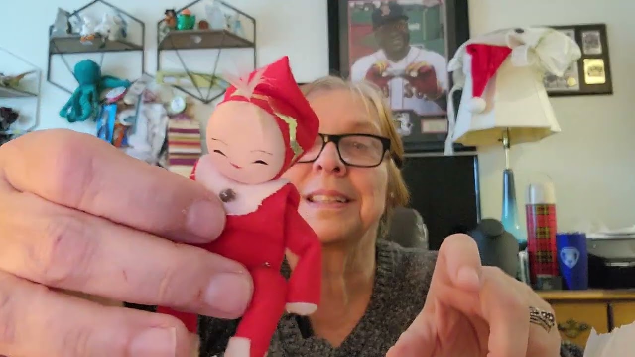 Unboxing friend mail from @sandyandotto & @sugarbritchessweetassstuff8203 amazing items!