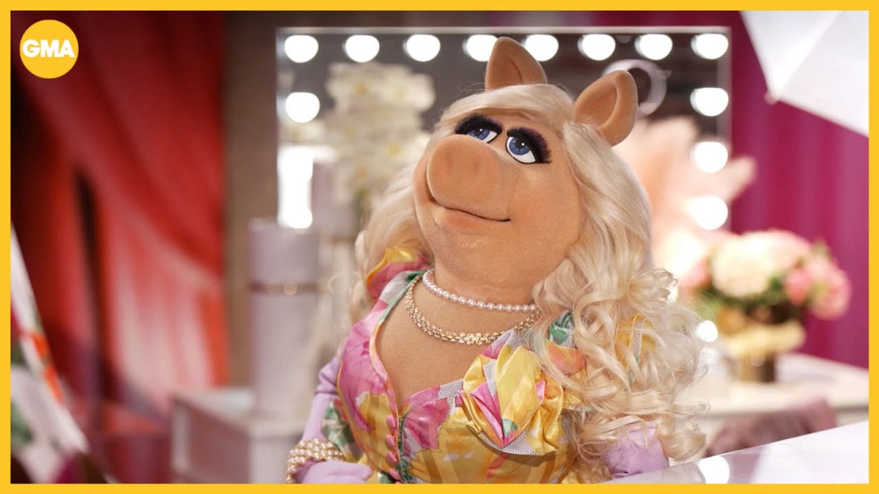 Miss Piggy talks 'The Muppet Show'