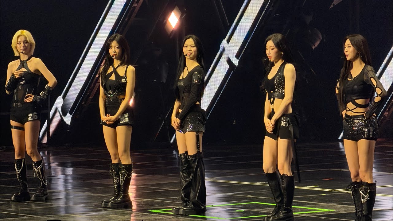 ITZY 3RD world tour tunnel vision in Seoul 02.13 talking 1