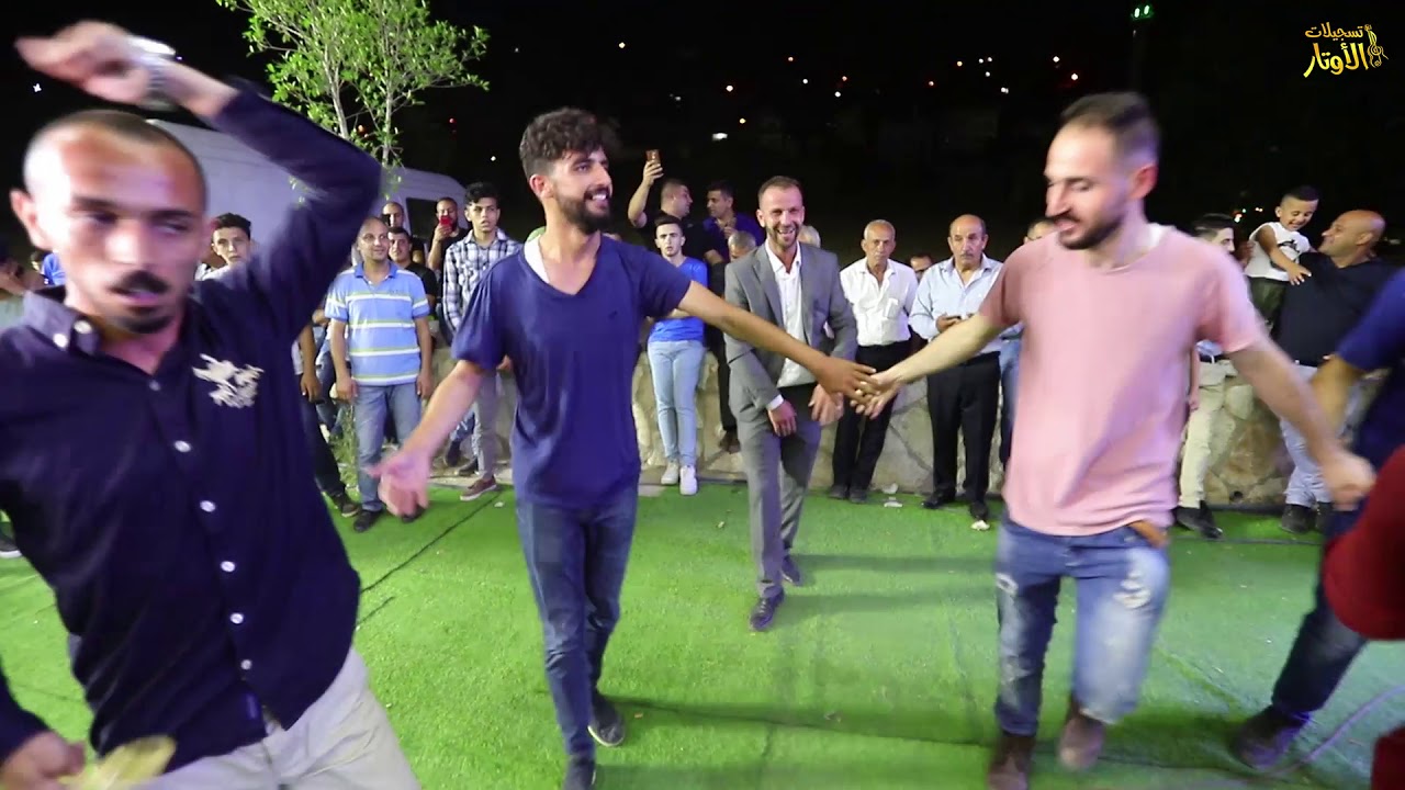 ولعوها شباب برقة بالدبكة مع الفنان يزن  حمدان زفاف العريس محمد دغلس 2019