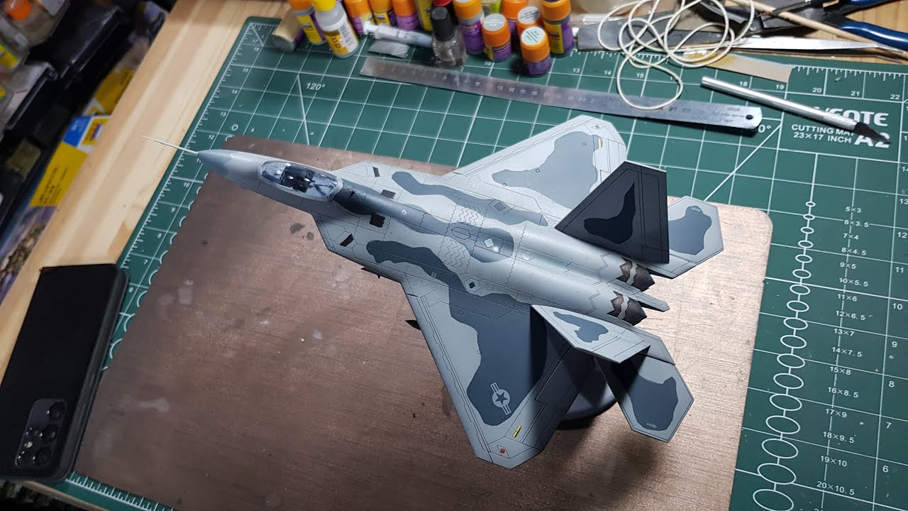 F-22A Raptor ( HobbyBoss ) 72 scale...шаг 2