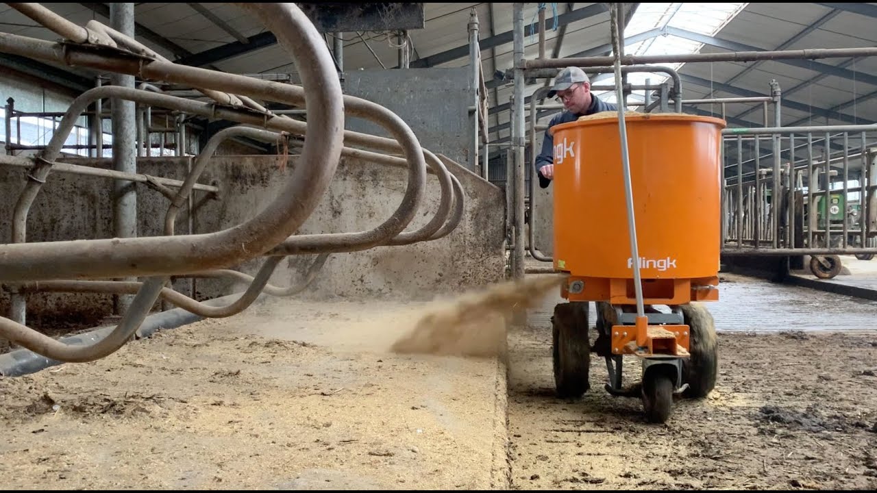 'Gemalen stro-kalk is zoveel zachter en scheelt een hoop stof bij het instrooien'  | Berg Agri
