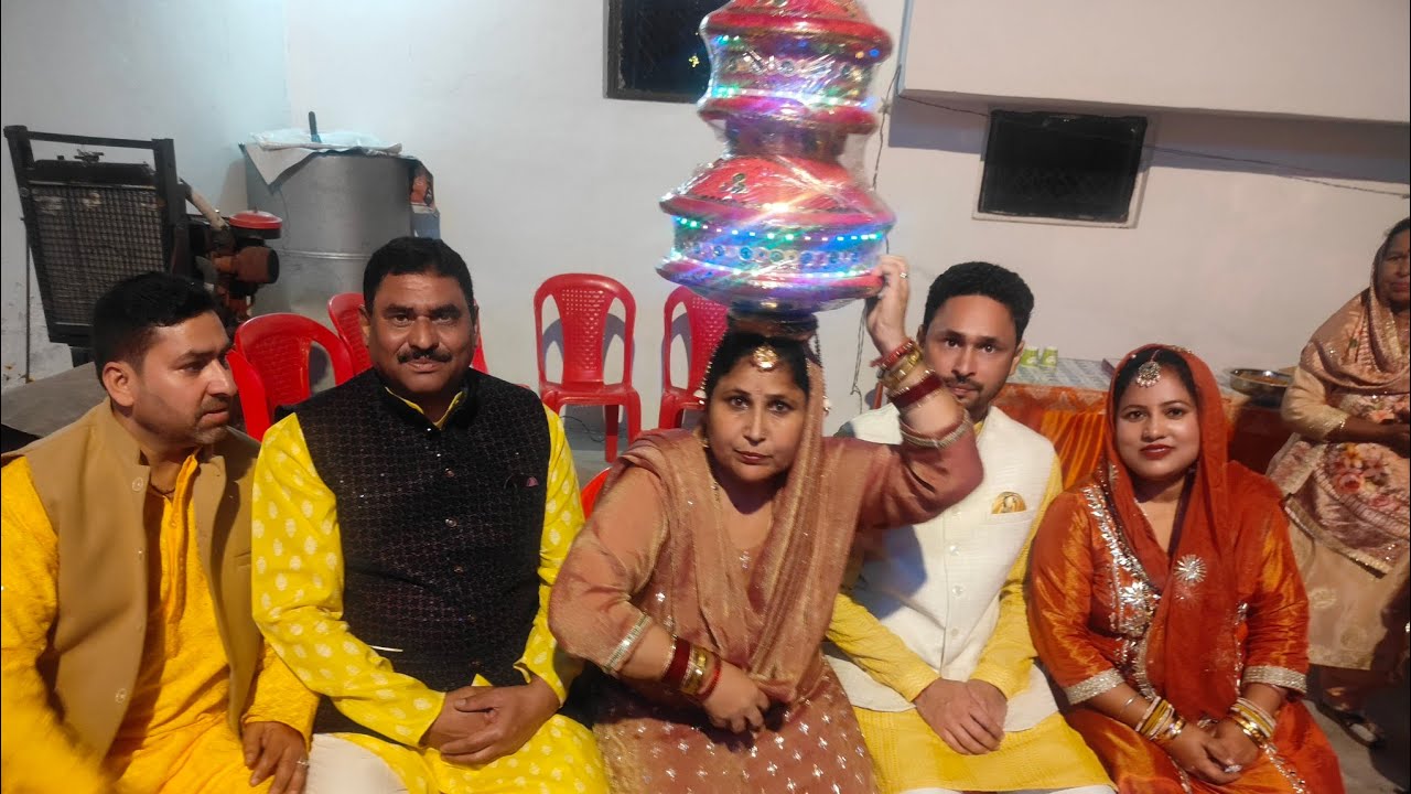 Gaon mein kaise nikalti Hai Jago Dekho is video mein#dance #wading 