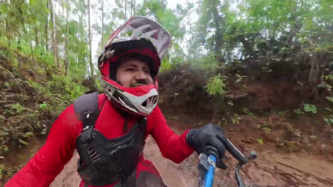 Trilha pesada na serra com CRF 250! Lama, subida absurda e queda | Parte 2