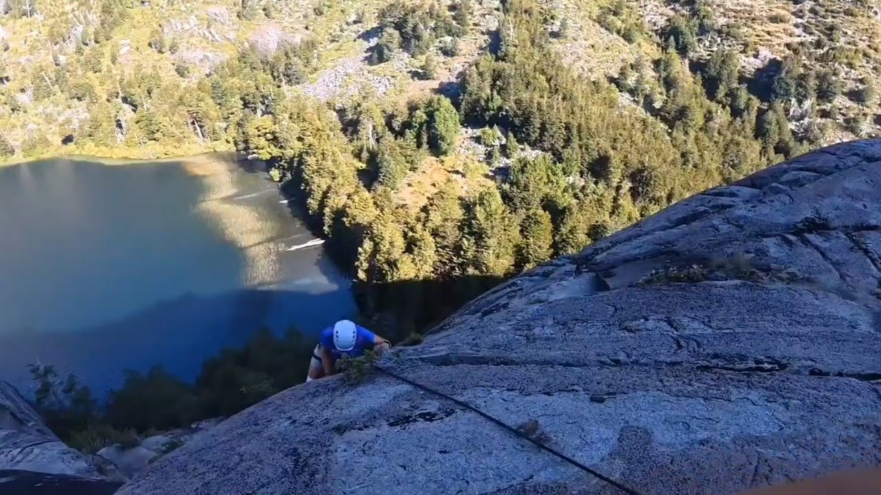 Escalando en Laguna Pirquinco 
