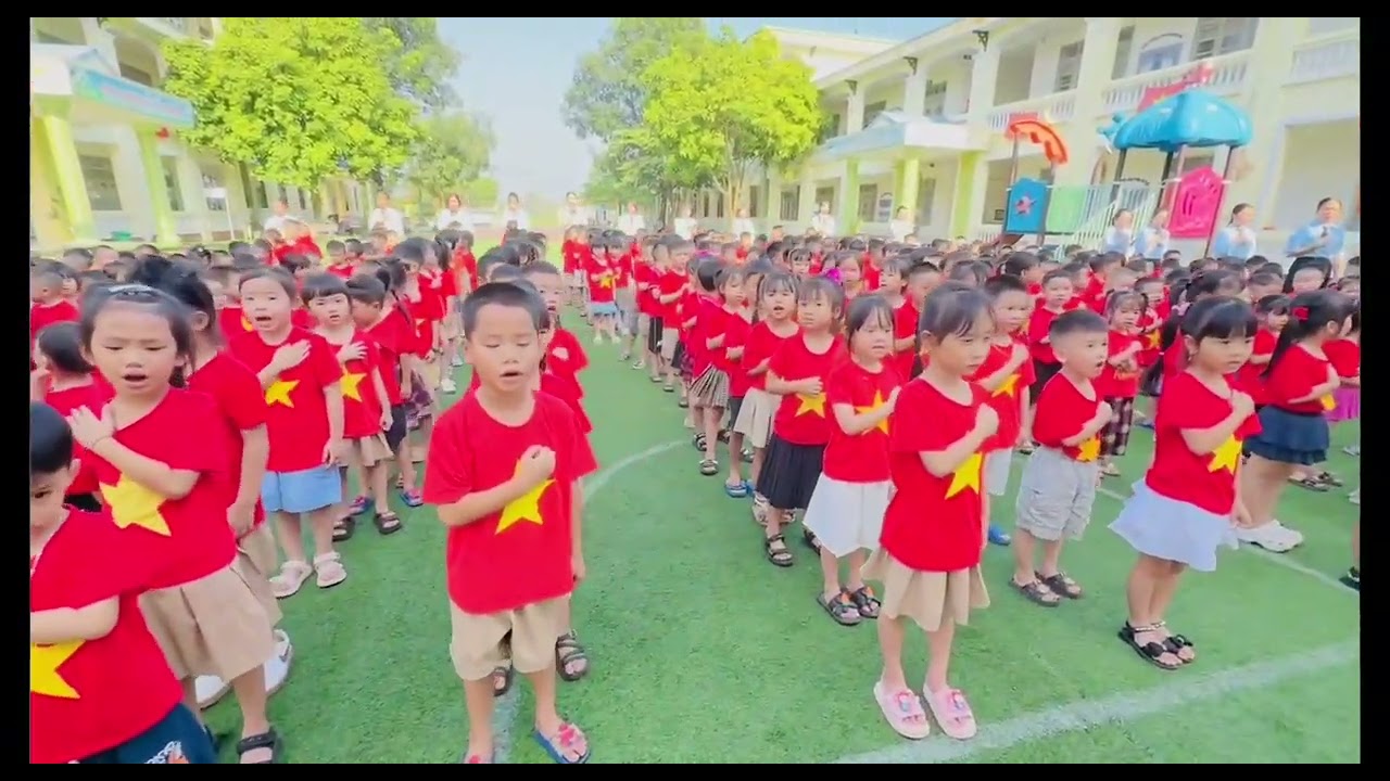 Hoạt động sinh hoạt dưới cờ của cô và trò trường MN  Minh Trí A