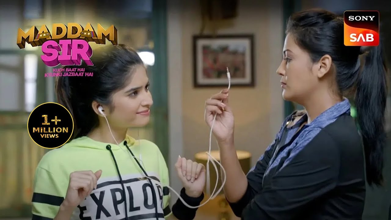Earphone लगाके Santosh आई है Haseena की शादी की बातें सुनने | Maddam Sir | Badge of Laughter