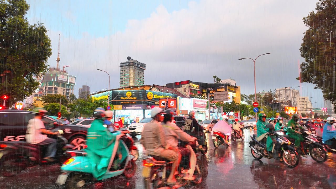 SÀI GÒN CHIỀU MƯA BUỒN CHỢ HOA HỒ THỊ KỶ 7/3 ẢM ĐẠM MƯA BÁN , WALKING HO CHI MINH CITY 2026