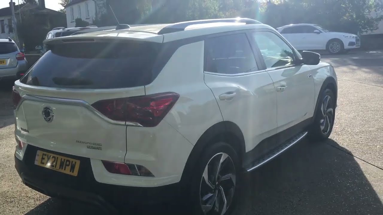 Explaining features of the SsangYong Korando (C300) Ultimate 1.5 Petrol Auto 5dr