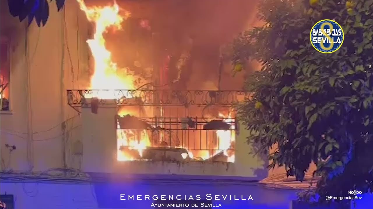 Seis personas hospitalizadas, de ellas cuatro menores, al inhalar humo en el incendio de su vivienda