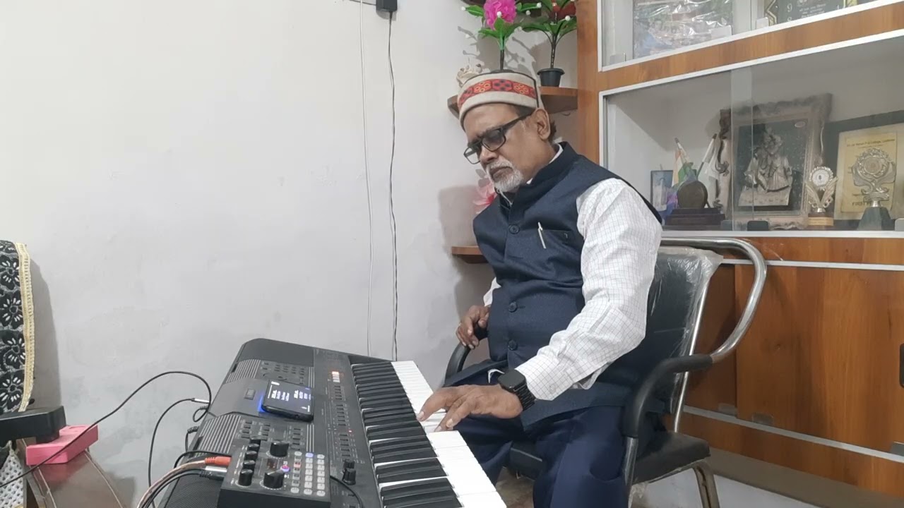 Kaheta hai joker saara jamana aadhi haqikat aadha fasaana|Playing this song on keyboard 